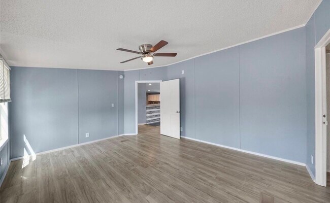 Building Photo - 15750 W Relza Dr