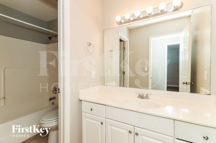 Building Photo - 191 Hunters Creek St