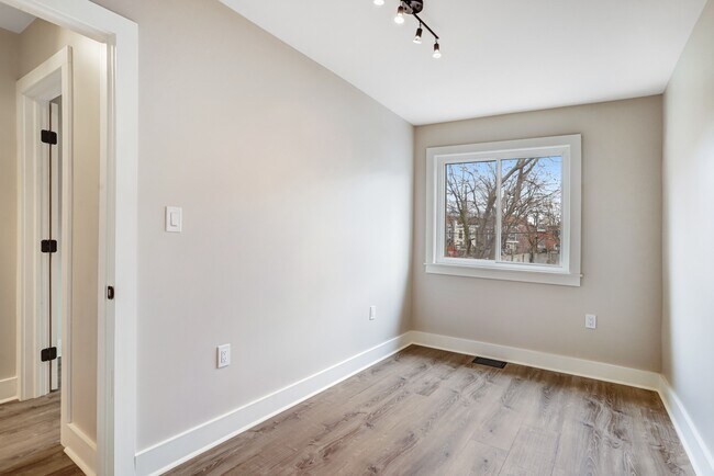 Building Photo - 1526 2nd St SW