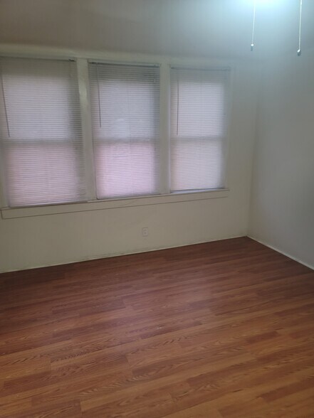 Building Photo - 5118 S Hermitage Ave