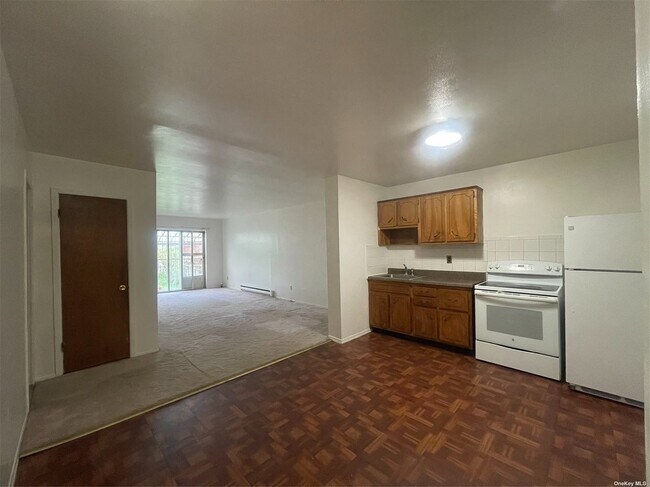 Building Photo - 94-55 43rd Ave