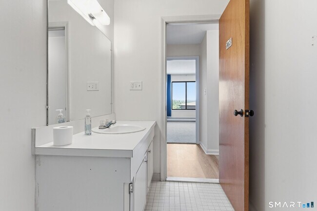 Building Photo - 2316 Cromwell Hills Dr