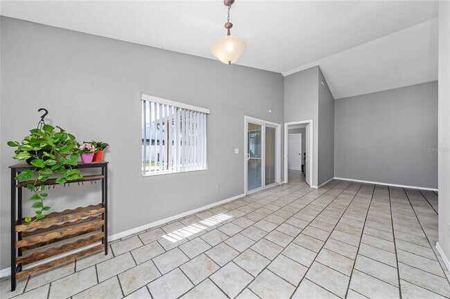 Building Photo - 4855 Kingston Cir