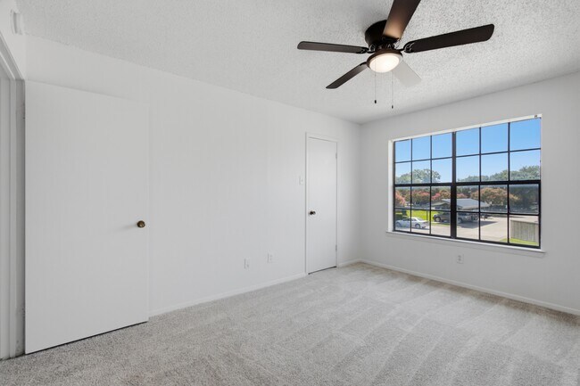 Building Photo - 14800 Enterprise Dr