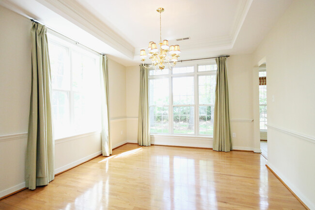 Building Photo - Spacious Foxcroft Home With Fenced Yard