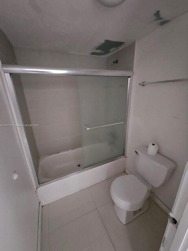 Building Photo - 18021 Biscayne Blvd