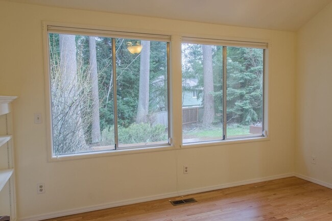 Building Photo - 3bd/2.5ba Issaquah Home