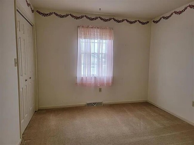 Building Photo - SERENE & CUTE HOME