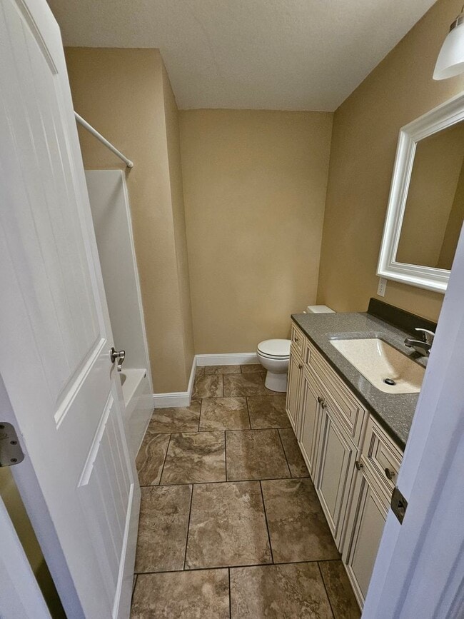 Building Photo - 3 Bedroom 2 Bath 2 Car Garage House.  Walking Distance to the Medical School