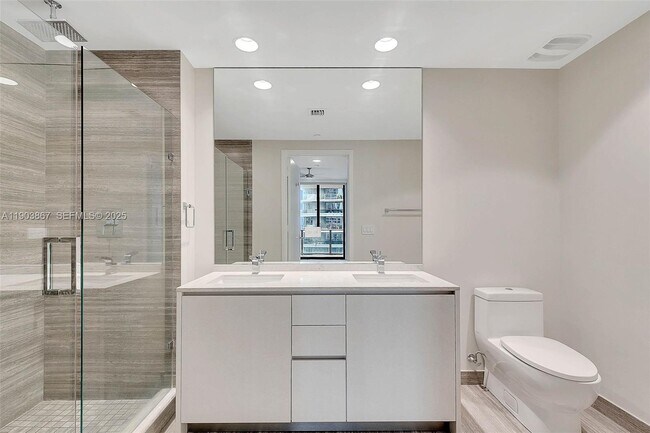 Building Photo - 1010 Brickell Ave