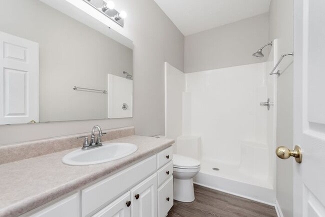 Building Photo - Beautiful town home in the quiet Towne Park community!!