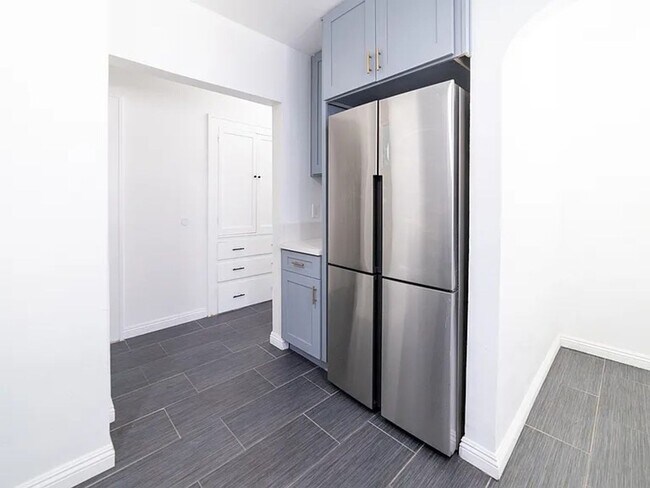 Building Photo - Bright and airy 2-bedroom 2-bath in Mid- City