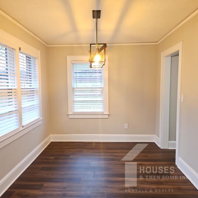 Building Photo - 8 Dargan St