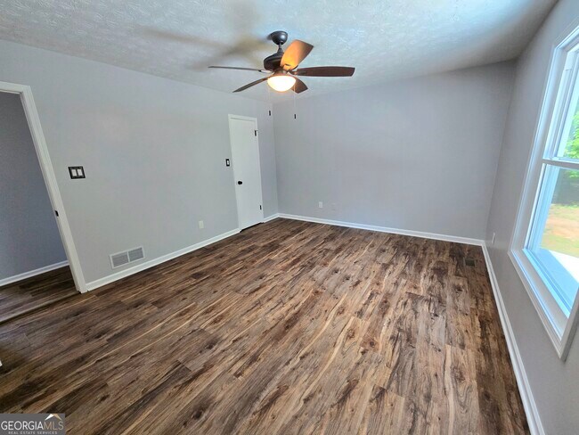 Building Photo - 175 Beacon Dr