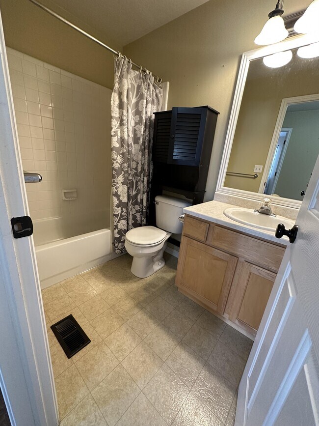 Building Photo - 113 Manilla Dr