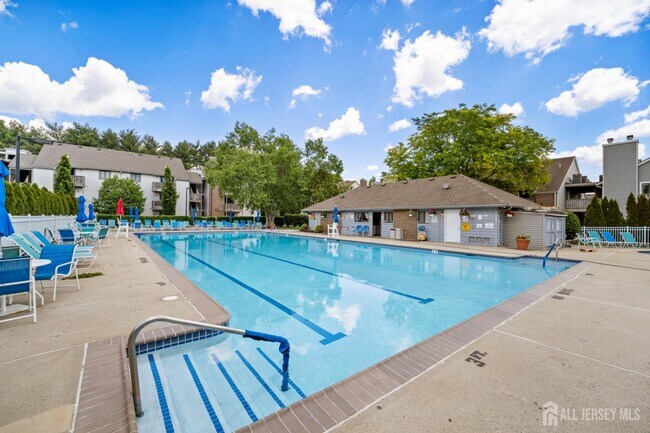 Building Photo - 307 Ravens Crest Dr