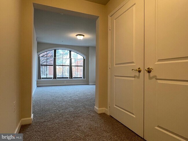 Building Photo - 485 Harbor Side St