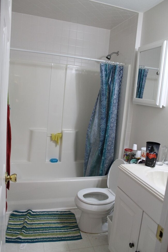 Building Photo - Duplex in Oak Ridge