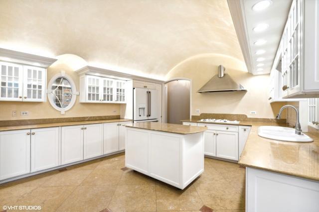 Building Photo - 2 bedroom in Chicago IL 60610
