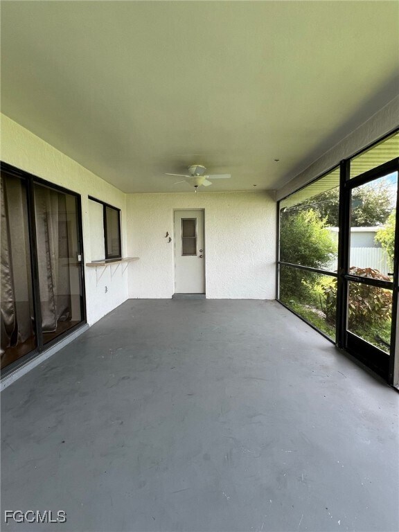 Building Photo - 704 NE 1st Ave