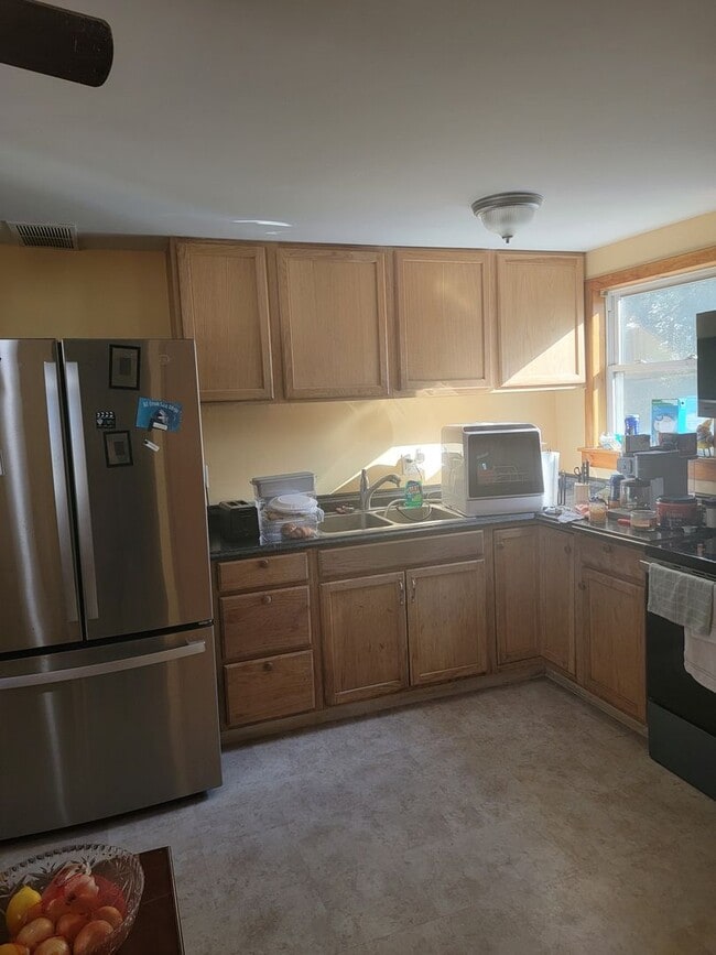 Building Photo - 39 Hudson St