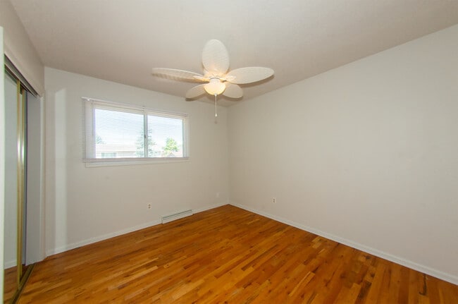 Building Photo - 6921 Manhattan Ln