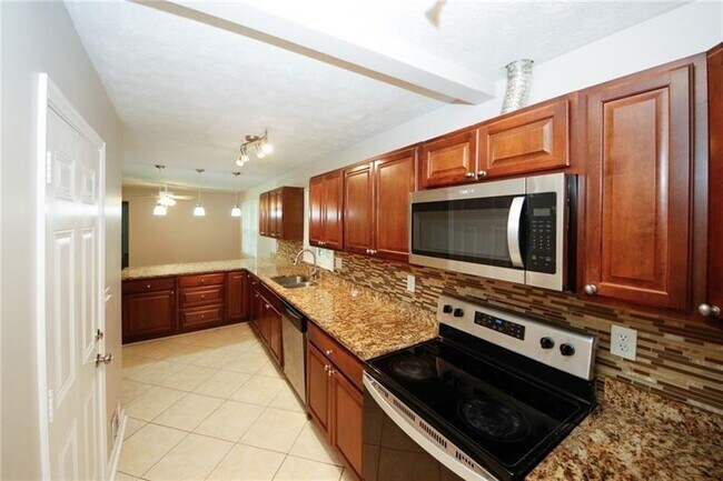 Building Photo - 840 Howard Ct SW