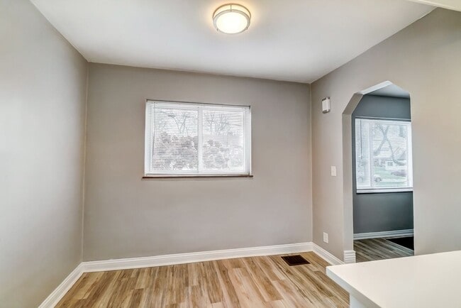 Building Photo - 2 Bedroom, 1 Bathroom with Large Backyard!