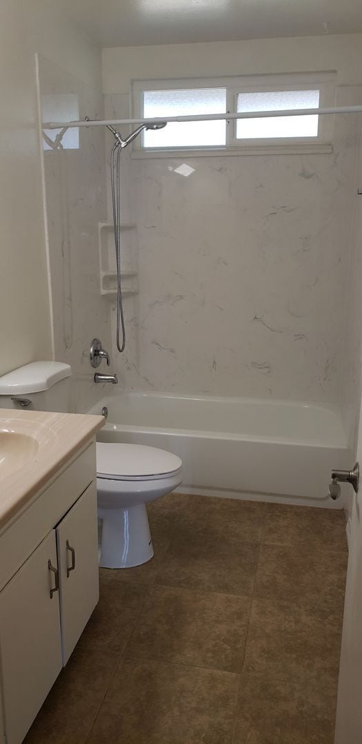 Building Photo - Duplex Townhome with Huge yard on Cul de S...