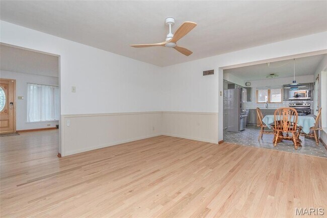 Building Photo - 9715 Grantview Dr