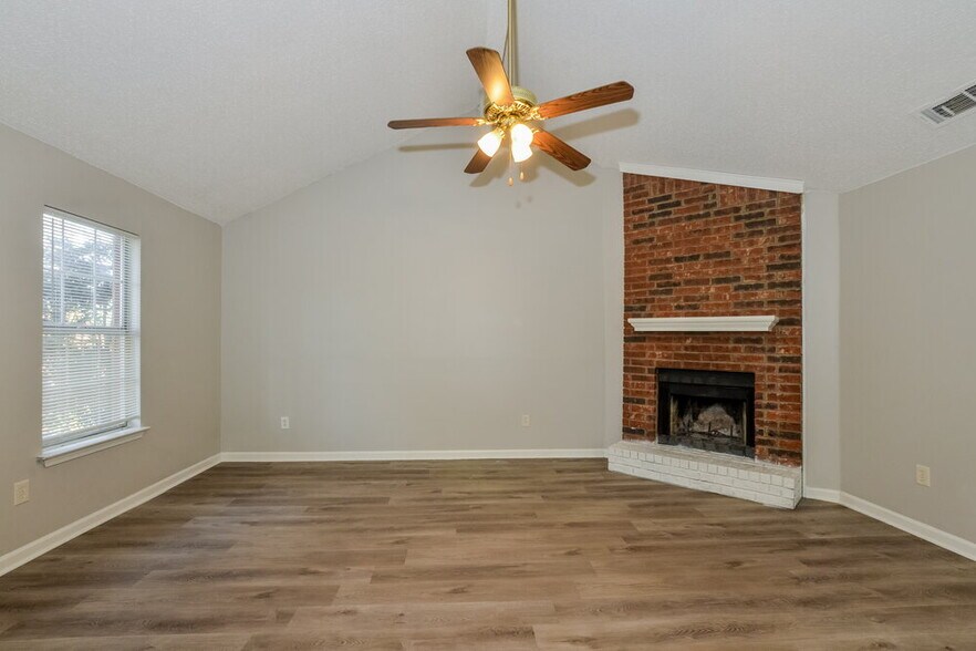 Building Photo - 6597 Sungate Dr S