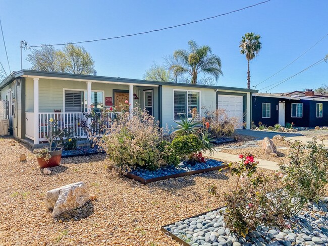 Primary Photo - Beautiful Single-Story 2 Bedroom, 1 Bath w...