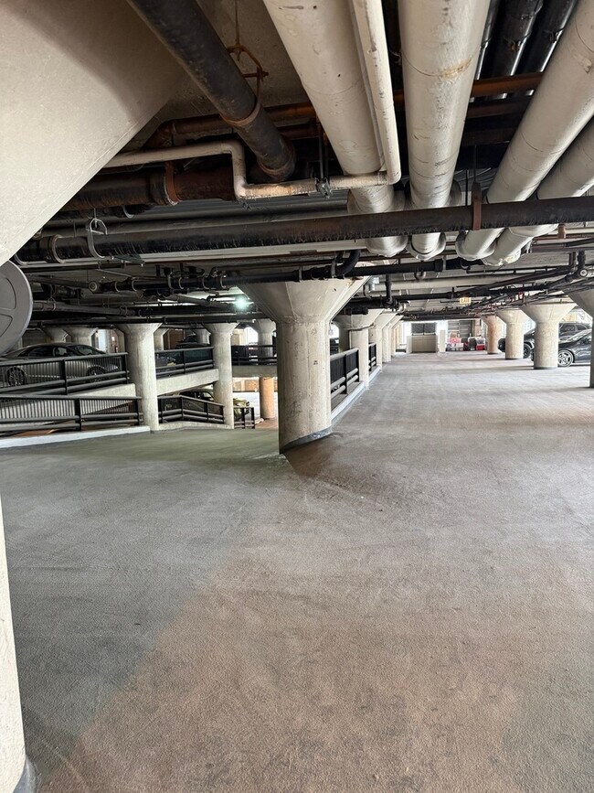 Building Photo - 320 E 21st St