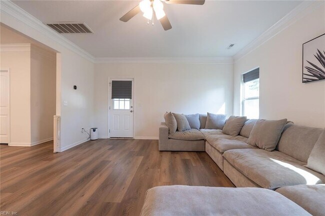 Building Photo - 1536 Beekman St