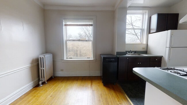 Building Photo - 822 Reba Pl