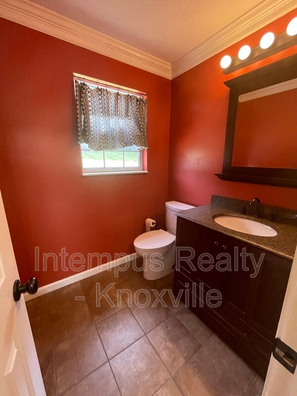 Building Photo - 7728 Chapel Bend Dr