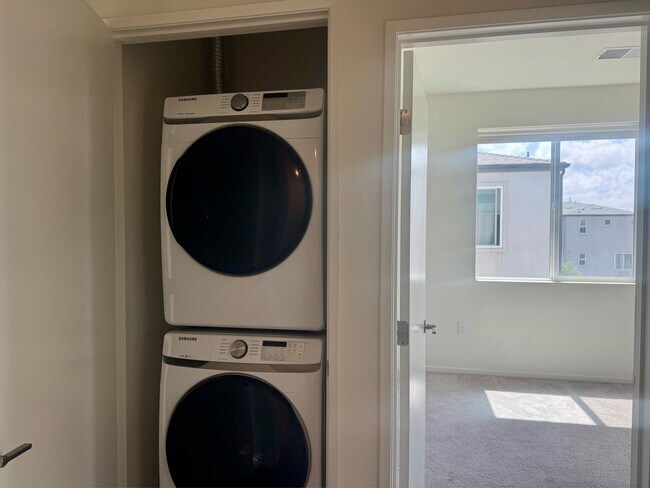 Building Photo - 5208 Surfwalk Wy