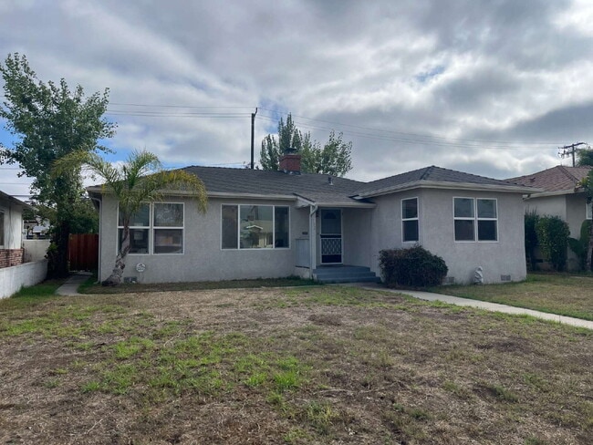 Building Photo - "Charming 2-Bedroom Retreat on Douglas Ave...