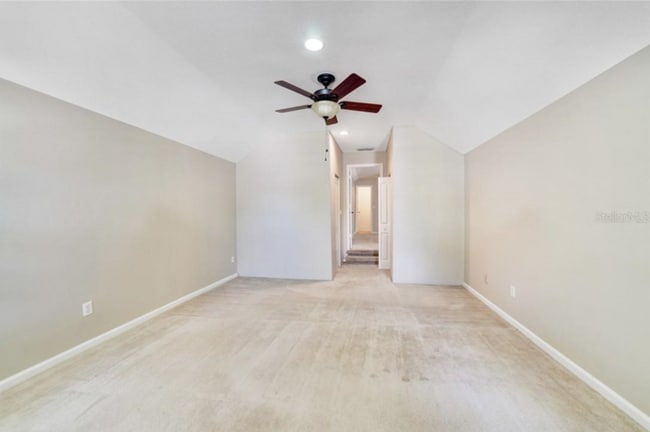 Building Photo - Stunning 5/2.5 Spacious Home with a 3 Car ...