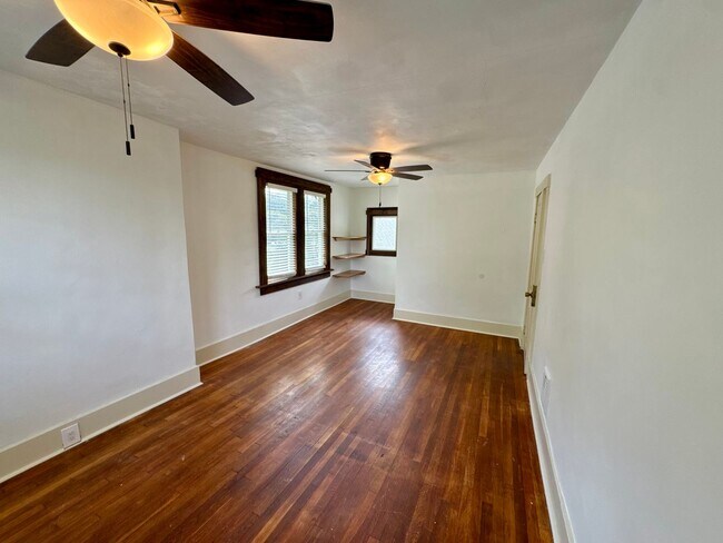 Building Photo - 309 Bellevue Rd