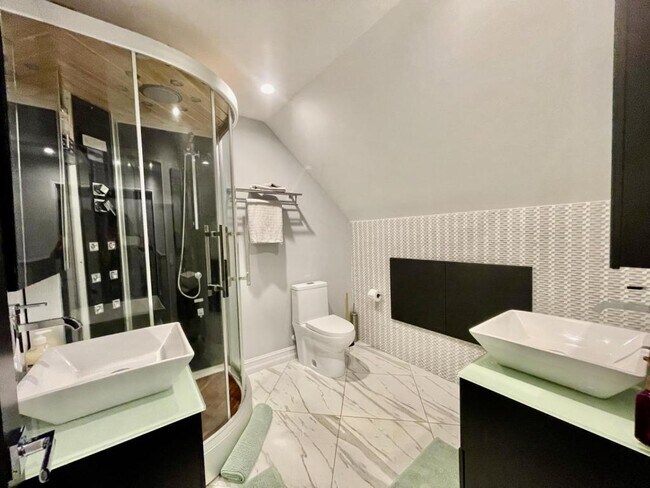 Building Photo - 505 Silver Beach Ave