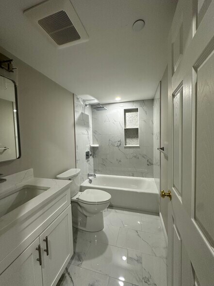 Building Photo - 64 Willard St