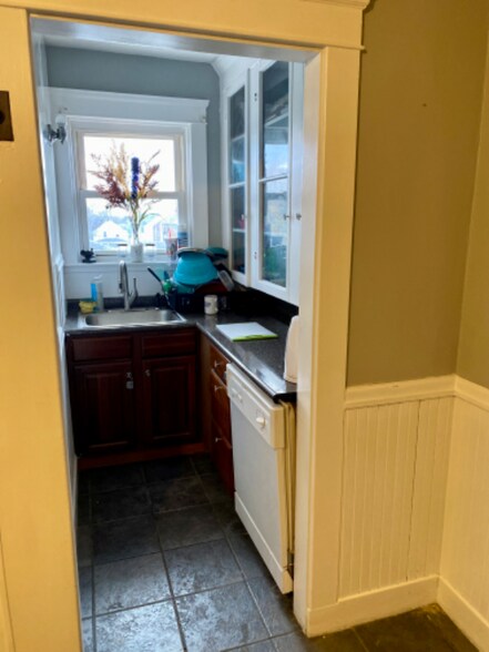 Building Photo - 52 Dunnell Ave