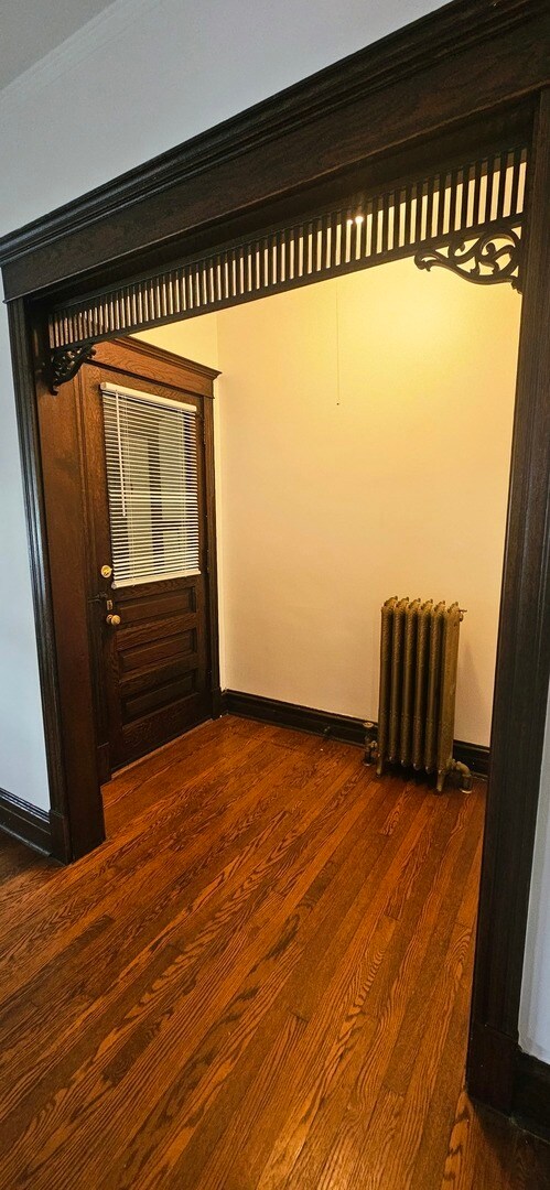 Building Photo - 608 S Grove Ave
