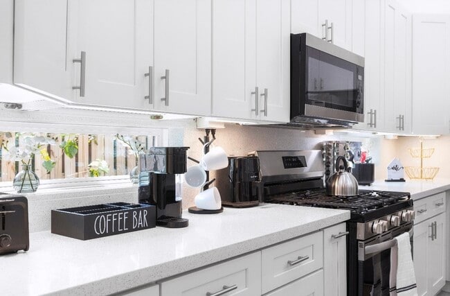 Building Photo - 8126 Panay Dr