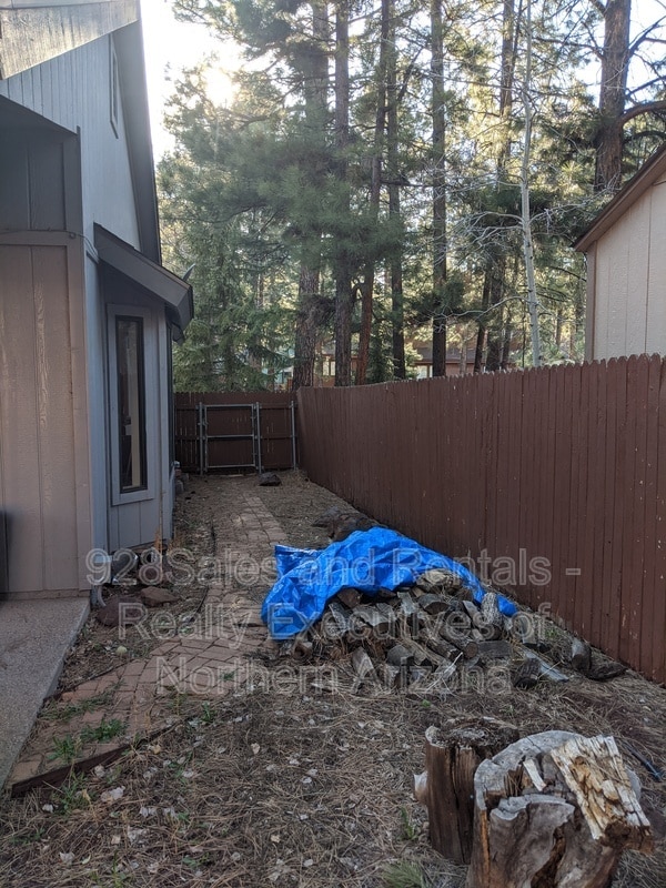 Building Photo - 1538 W University Heights Dr S