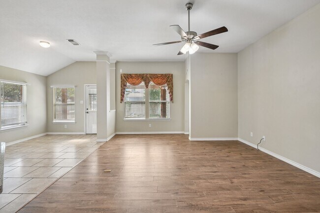 Building Photo - 3026 Sunset Park Dr