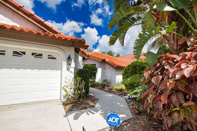 Building Photo - Seasonal Short-Term 3 Bedroom 3 Bathroom Home in The Patio Homes of Chestnut Creek!