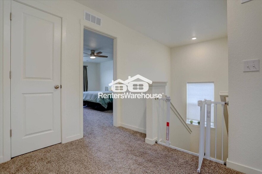 Building Photo - 2042 Rosette Ln