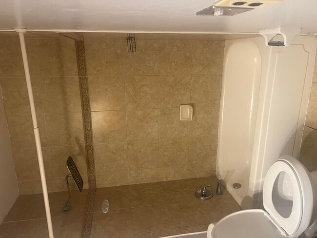 Building Photo - 2073 E Bond Dr